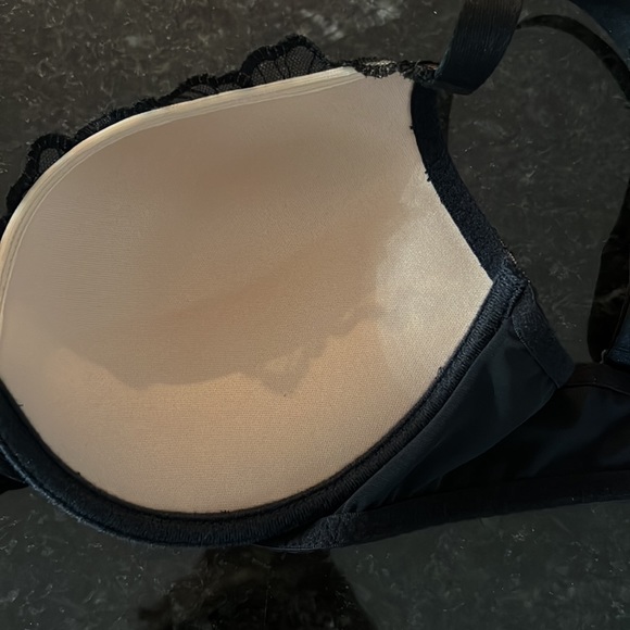 Black moulded push up bra - Picture 4 of 6